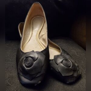 Black leather flats with flower detail size 40 well-loved but still life left!